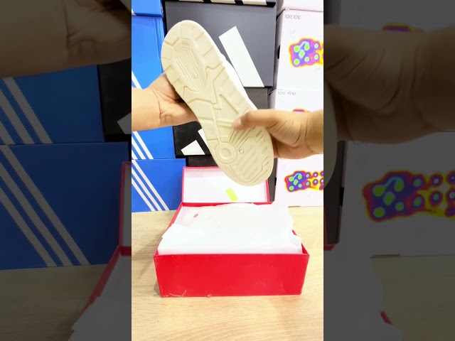 حذاء LV أبيض