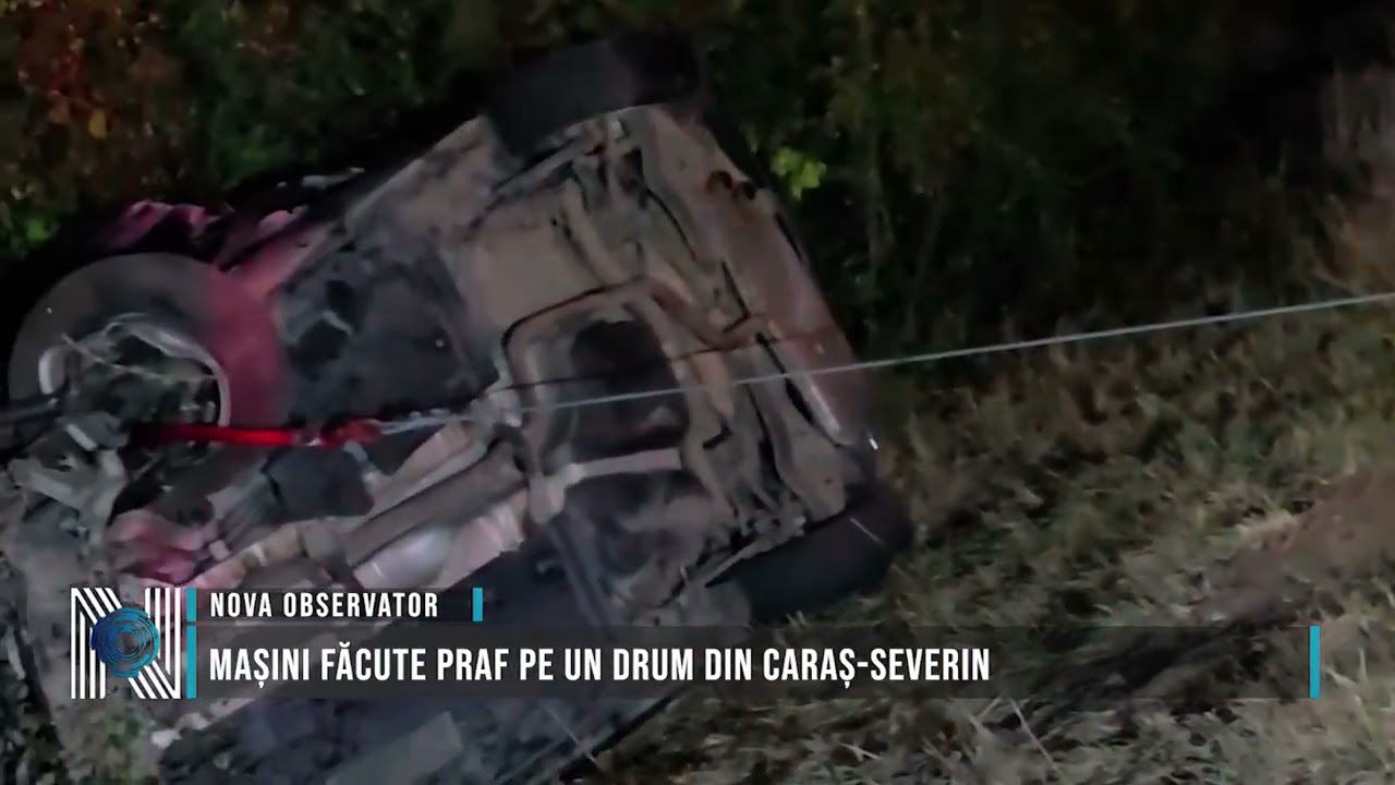 Mașini făcute praf pe un drum din Caraș-Severin