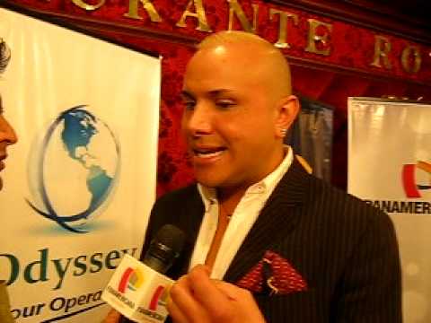 Carlos Cacho vuelve con su renovado Mil Disculpas