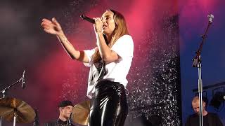 Tina Dickow &amp; Medina - Ensom / Det smukkeste (@Copenhagen Pride 2019)