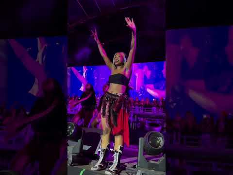 Uncle Waffles closing her Afro Nation Portugal performance. #ANP2025