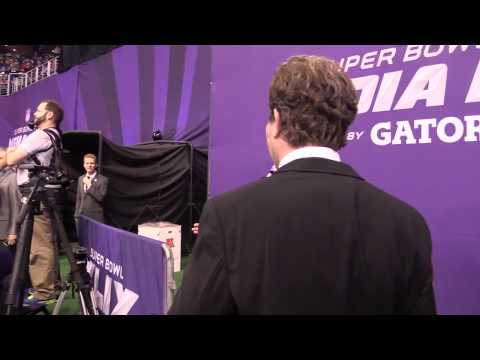 El Pres chases Mike Kensil Out Of Super Bowl Media Day