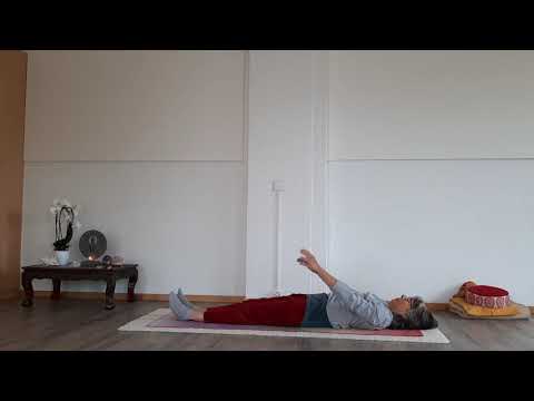 Yogastunde/ Devi und Ananda