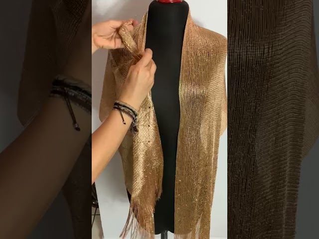 Vídeo relacionado con SAIIURV Chal de Raso Blanco, Bufanda Blanca para Hombre de 1920 con Borlas Pañuelo, 140 x 14 cm, Accesorio de Disfraz de Charleston, Decoración de Fiesta para Fiestas Temáticas y Carnavales (Blanco)