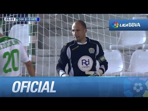 Disparo de Escudero y remate posterior de Diego Castro que saca Saizar