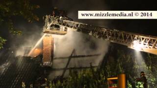 preview picture of video 'Leegstaande woning zwaar beschadigd door brand aan de Hoofdweg in Nieuw-Vennep'