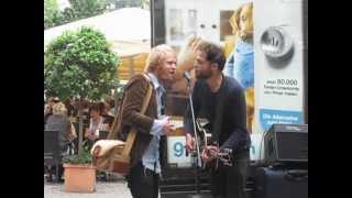 &#39;Words&#39; Passenger feat. Stu Larsen busking in Hamburg, 16.06.2012