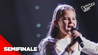 Giulia scalda il palco con “Ma Che Freddo Fa” di Nada | The Voice Kids 3 Semifinale