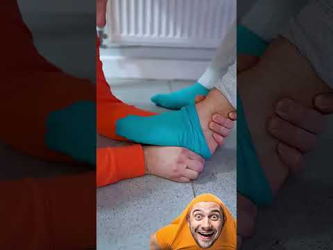 ألوان بالجوارب 😂😂 #ضحك #دويتو #ترند #شلتنا #اعتني #السعودية #العراق