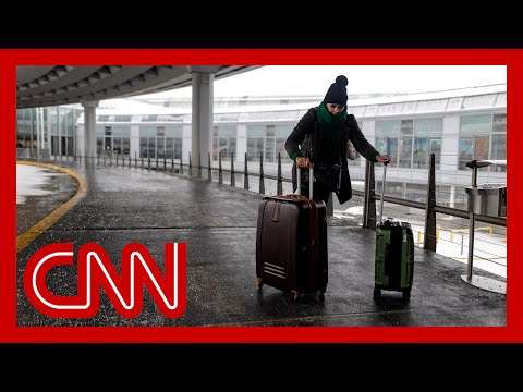 全美壟罩暴風雪！感恩節後中部嚴峻交通癱瘓！ (Massive winter storm sweeps the country, causing major Midwest travel delays after Thanksgiving)