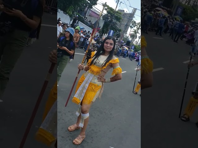 Vídeo relacionado con NImongt Capa con capucha con estampado negro de símbolos sobrenaturales para hombres y mujeres, disfraz de cosplay, traje de fiesta, carnaval, festival
