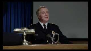 [問卦] 警校校長講個兩頁投影片就虛脫了，哪招？