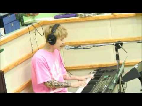 130608 SUKIRA - Henry sing Baby and Wook as Backing Vocal