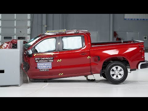 2019 Chevrolet Silverado 1500 crew cab driver-side small overlap IIHS crash test