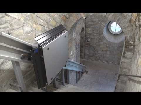 Rollstuhl Hebebühne HIRO 450 und Rollstuhlschrägaufzug HIRO 350 in der Wewelsburg in Büren