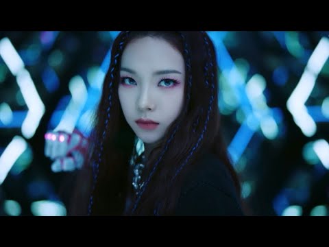 AESPA SAVAGE but it’s only KARINA