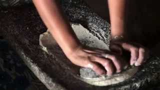 preview picture of video 'Tortillas de maíz en Cacaopera, Morazán'