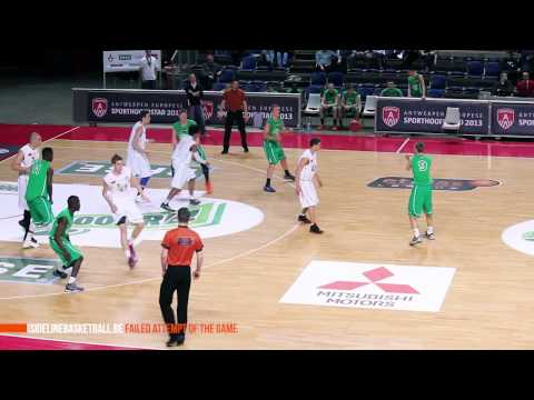 BDL All-Star: Tentative de dunk sur Khalid Boukichou de Brieuc Lemaire.