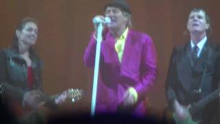 Rod Stewart Live @ Edinburgh Castle.14/7/10 Maggie May (Wet Version)