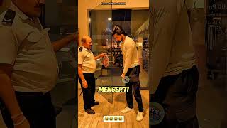 Download lagu This guy tips the security guard at the mall #funny #comedy mp3 Download lagu This guy tips the security guard at the mall #funny #comedy mp3