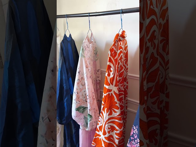 فستان ناردين – عمق اللون وأناقة الانسياب