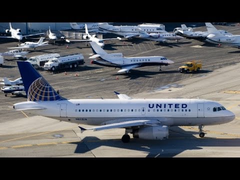 "Guitar Guy" sings about United Airlines damaging Taylor guitar