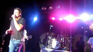 Chuck Wicks singing Mine All Mine at The Grizzly Rose