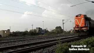 preview picture of video 'INDIAN RAILWAYS: 18206 GORAKHPUR - DURG NAUTANWA EXPRESS WITH LUCKOW WDM-3A'