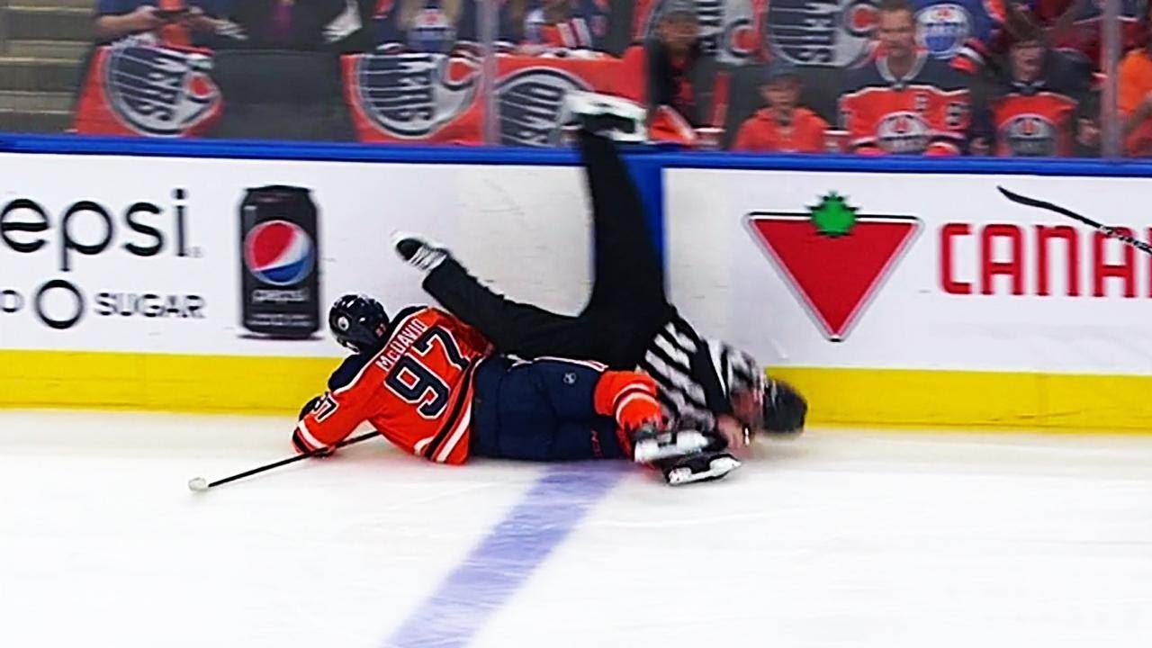 Vidéo:  Connor McDavid RAMASSE....un arbitre...