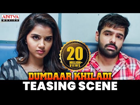 Ram Teasing Anupama Parameswaran In Train — watch video