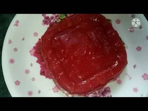 strawberry pudding or icecream