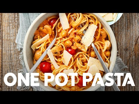 One pot pasta med champinjoner, kikärtor och tomat