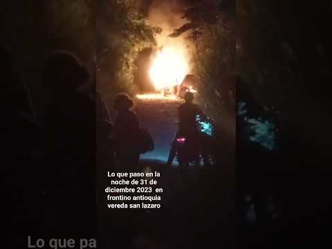 carro incendiado  durante la noche de 31/12/2023 en frontino Antioquia..  vereda . San lazaro