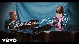 Kadr z teledysku Chosen Family tekst piosenki Rina Sawayama & Elton John