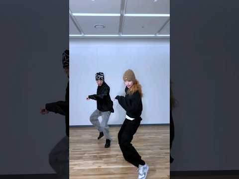 #현진 의 #락챌린지 #LALALALA_Challenge 🤘 w/ #ITZY #YEJI #예지 !🐉 #StrayKids #스트레이키즈 #Hyunjin #樂_STAR