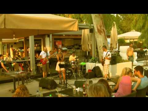 WIRED:Live at the PortoRio Blue. Valerie (Amy Winehouse)