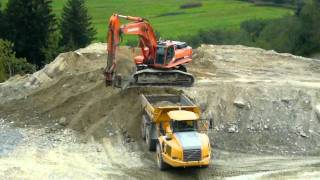 preview picture of video 'Daewoo 500LCV + Volvo A35D im Steinbruch bei Hollersbach (Österreich) - 2011-09-01 (1).mov'