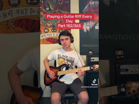Playing a Guitar Riff Every Day Part 182/365: All The Small Things - blink-182