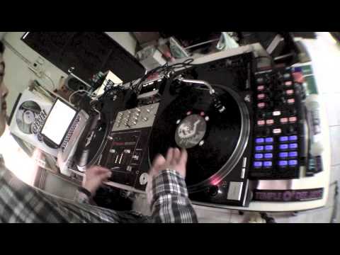 HaniBaHoey - Drumming Scratch practice...(SiamScratch)