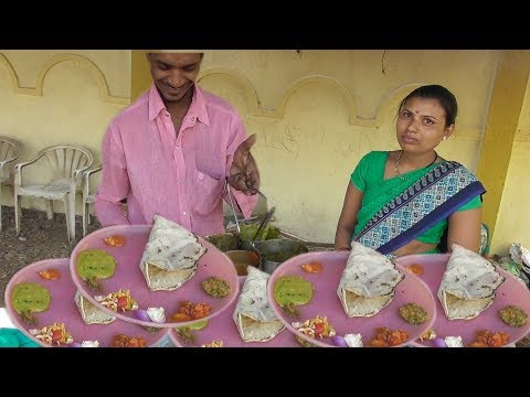 Marathi Husband Wife Selling Jhunka Bhakar @ 20 rs Plate - Street Food Maharashtra India