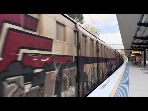 CSR016 / SCT004 - 5BM9 passing Meadowbank (Brief view of CA08) - 1/12/23