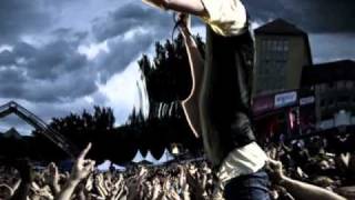 Na Na Na Na Naa by Kaiser Chiefs Lyrics On Screen