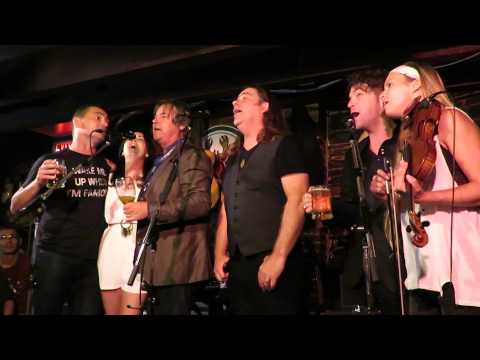 Barrett's Privateers/Molly Malone, Alan Doyle Trio w. Bruce Guthro, Damhnait Doyle, Stuart Cameron