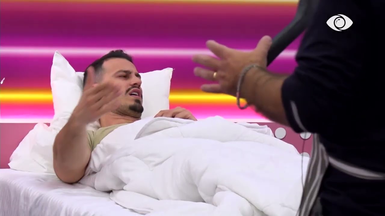 Je në Për'puthen apo në Big Brother?/ Mateo i kthehet Artanit: Servil i Rogertit