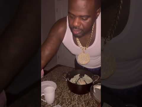 BO MAYO IN THE KITCHEN COOKING UP DOPE 💵