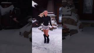 ブロンド可愛いちゃんの元気が出るチアダンス