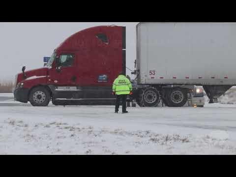 02-15-2021 Saint Louis, MO - Wrecks - Stuck Vehicles - Heavy Snow