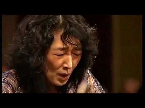 MITSUKO UCHIDA - Mozart Piano Concerto # 13 in C major  ~ Camerata Salzburg