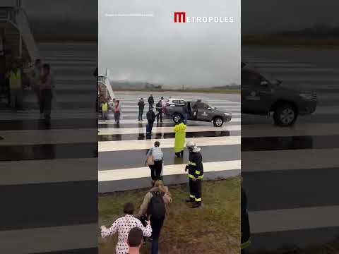 Avião da Latam sai da pista durante pouso em aeroporto de Cascavel, no Paraná