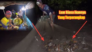 Download lagu Spend the night hunting for fish and cook the results straight away for sahur with friends. mp3